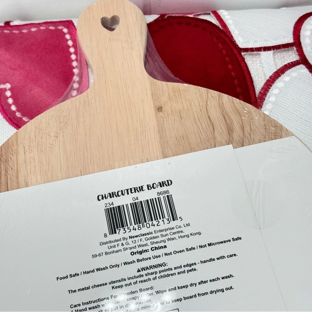 NEW Target Bullseye Playground Valentines Day Charcuterie Board Set